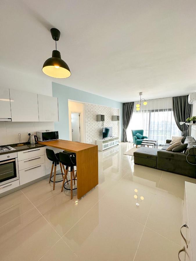 Luxury Sea View Two Bedroom Apartment In Caesar Resort & Spa, Long Beach Perivolia tou Trikomou ภายนอก รูปภาพ