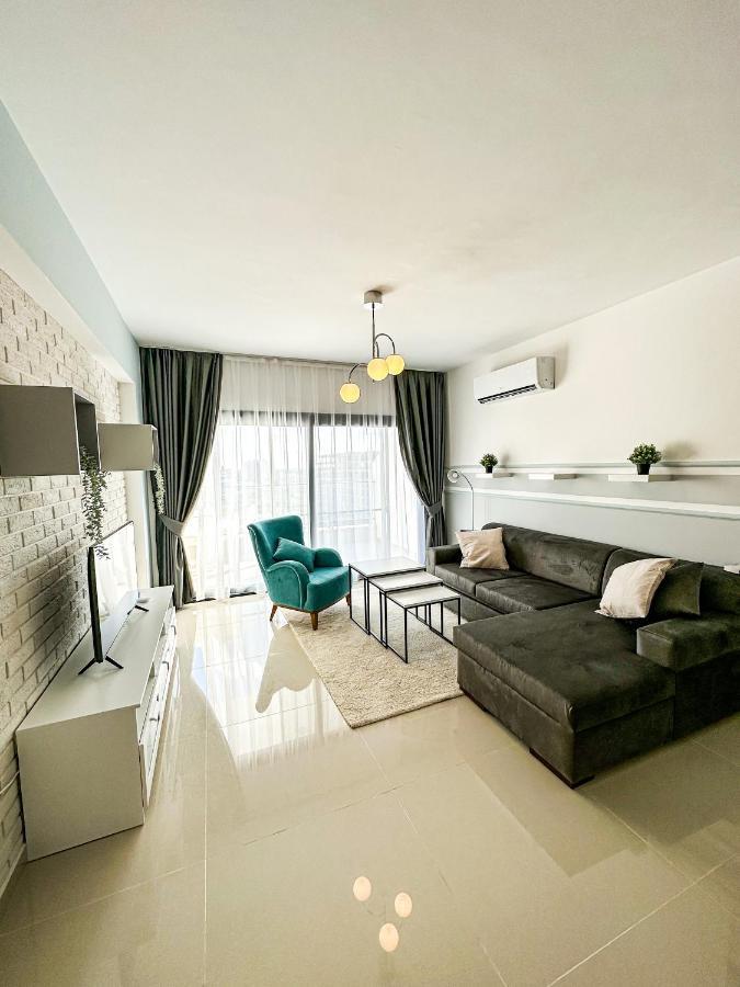 Luxury Sea View Two Bedroom Apartment In Caesar Resort & Spa, Long Beach Perivolia tou Trikomou ภายนอก รูปภาพ