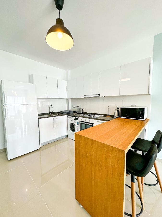 Luxury Sea View Two Bedroom Apartment In Caesar Resort & Spa, Long Beach Perivolia tou Trikomou ภายนอก รูปภาพ